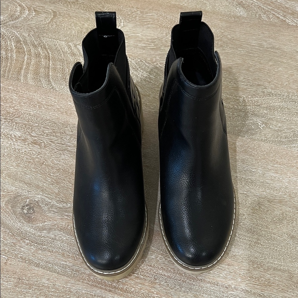 Black Leather Woman’s Boots